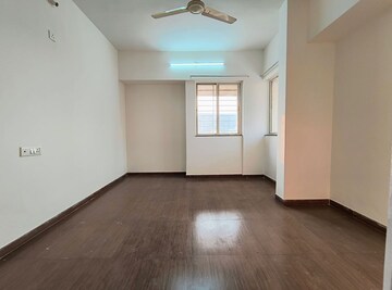 Room in 2 BHK Apartment at Jalan Aura County Pune, Wagholi – for Rent