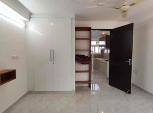 Room in 1 BHK Builder Floor at Saket – for Rent
