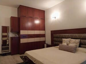 Room in 3 BHK Apartment at Green Park – for Rent
