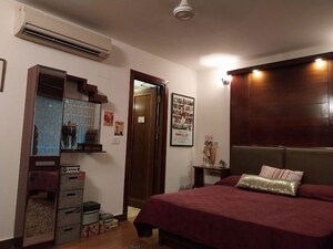 Room in 3 BHK Apartment at Green Park – for Rent