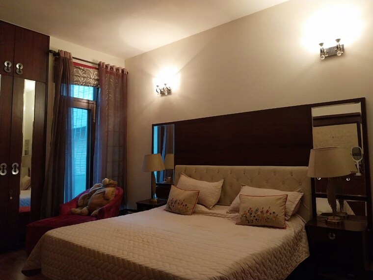 Bedroom, green park 3 Bedroom 2200 Sq.Ft. Apartment In Green Park Delhi 9971538