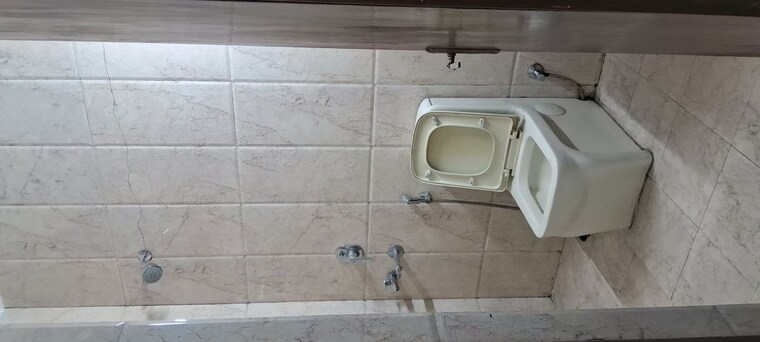 Bathroom, sarita vihar 3.5 Bedroom 2000 Sq.Ft. Apartment In Sarita Vihar Delhi 9971539