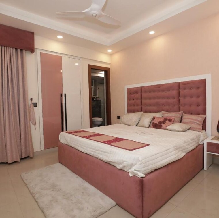 Bedroom, amrapali dream valley 3 Bedroom 1212 Sq.Ft. Apartment In Amrapali Dream Valley Greater Noida 9971544