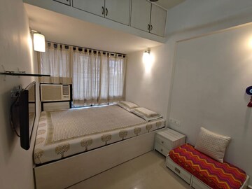 Bedroom in 1 BHK Apartment at Bandra West – for Rent