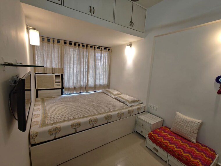 Bedroom, bandra west 1 Bedroom 450 Sq.Ft. Apartment In Bandra West Mumbai 9971548