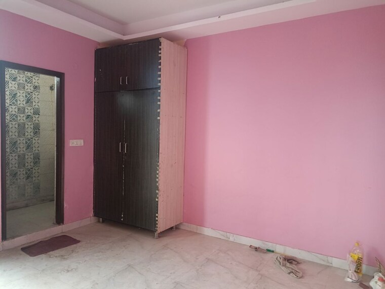 Room, sector 105 3 Bedroom 1200 Sq.Ft. Builder Floor In Sector 105 Gurgaon 9971556