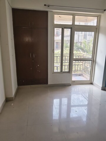 Room in 2 BHK Apartment at Gardenia Grace, Sector 61 – for Rent