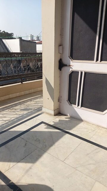 Balcony in 2 BHK Builder Floor at Sector 63 – for Rent