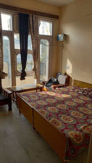 Bedroom in 2 BHK Builder Floor at Sector 63 – for Rent