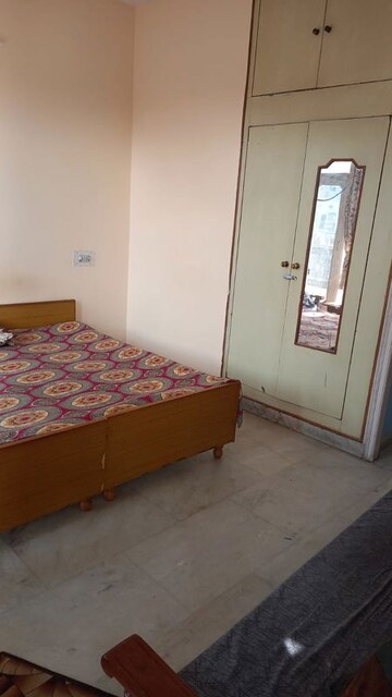 Bedroom in 2 BHK Builder Floor at Sector 63 – for Rent
