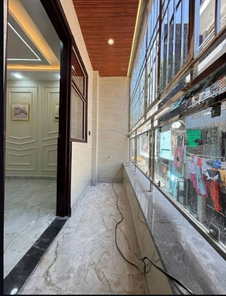 Balcony, uttam nagar 2.5 Bedroom 454 Sq.Ft. Builder Floor In Uttam Nagar Delhi 9971625