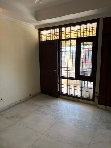 Room in 3 BHK Builder Floor at Sector 40 – for Rent