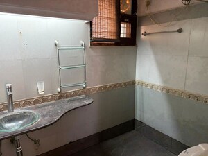 Kitchen in 3 BHK Builder Floor at Sector 40 – for Rent