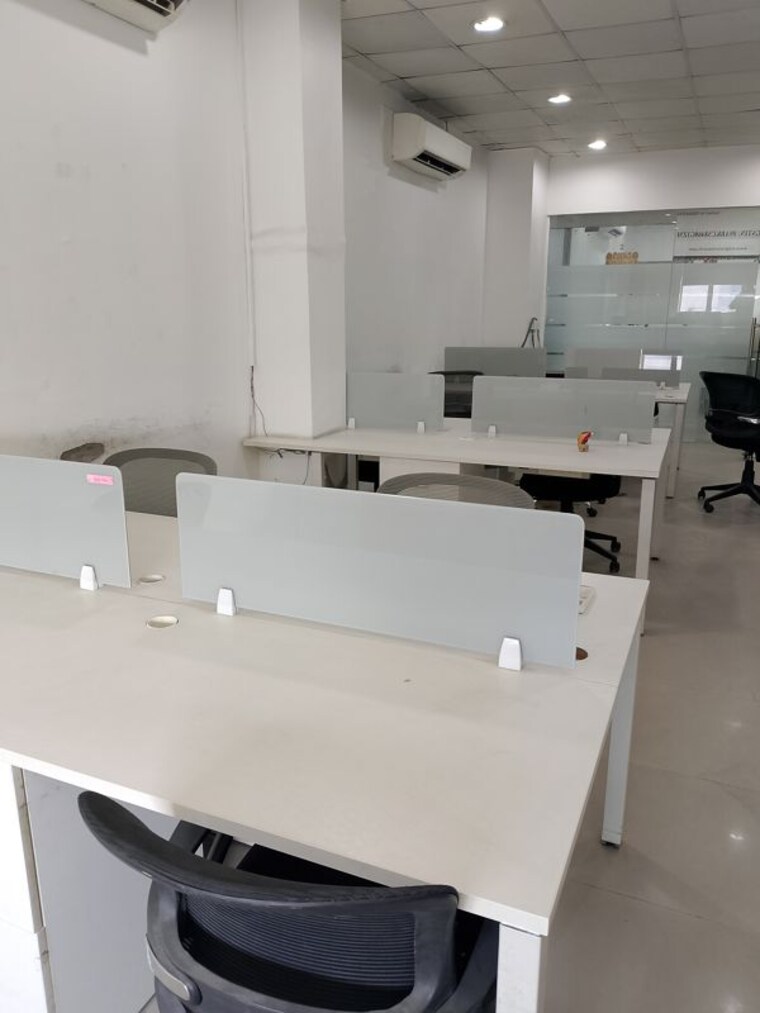 Team Area, sector 63 Commercial Office Space 1100 Sq.Ft. In Sector 63 Noida 9971653