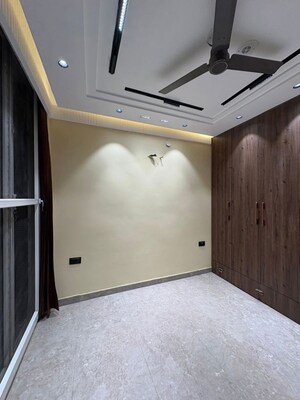 Room in 2.5 BHK Builder Floor at Uttam Nagar – for Sale