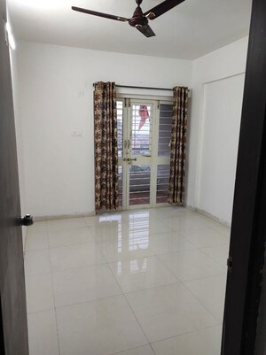 Room in 2 BHK Apartment at Natraj Vela Enclave, Dhanori – for Rent
