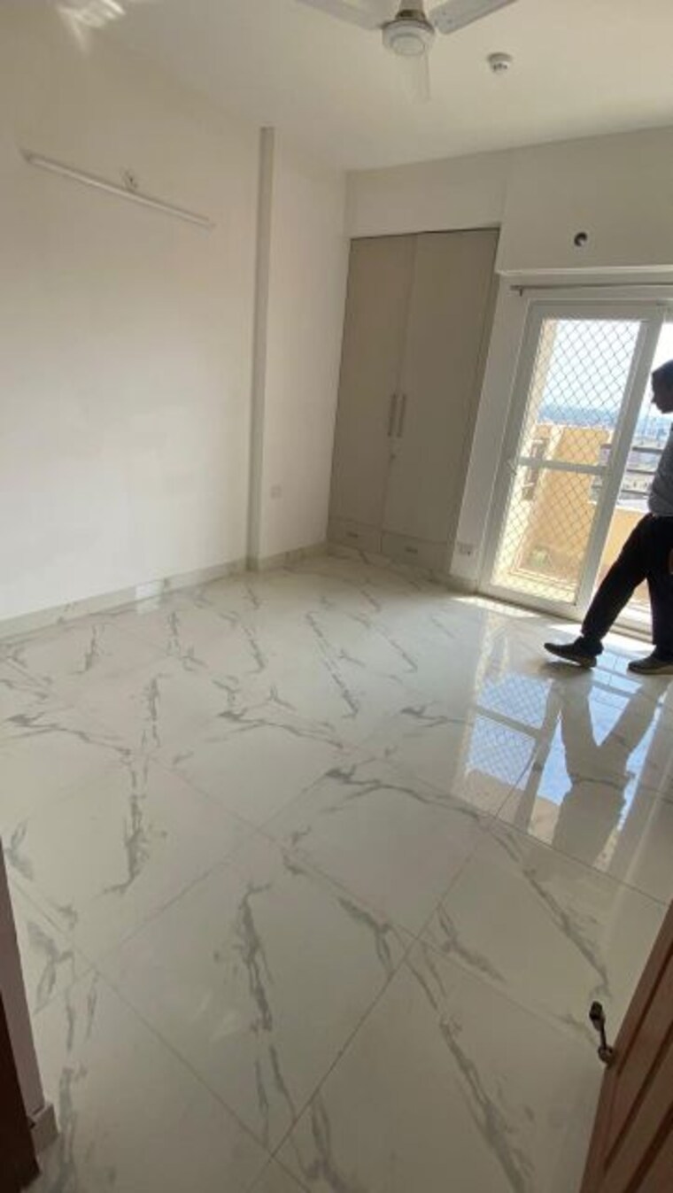 Bathroom, purvanchal-royal-city 3 Bedroom 1725 Sq.Ft. Apartment In Chi V Greater Noida Greater Noida 9971664