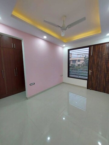 Room in 3.5 BHK Builder Floor at Ansal API Esencia, Sector 67 – for Rent