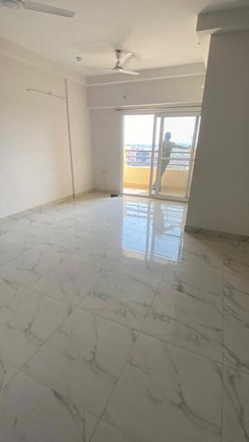 Room in 3 BHK Apartment at Purvanchal Royal City, Chi V Greater Noida – for Rent