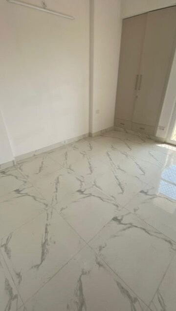 Room in 3 BHK Apartment at Purvanchal Royal City, Chi V Greater Noida – for Rent