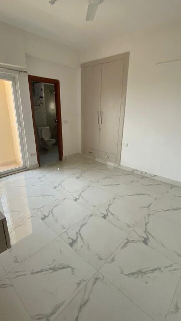 Room in 3 BHK Apartment at Purvanchal Royal City, Chi V Greater Noida – for Rent