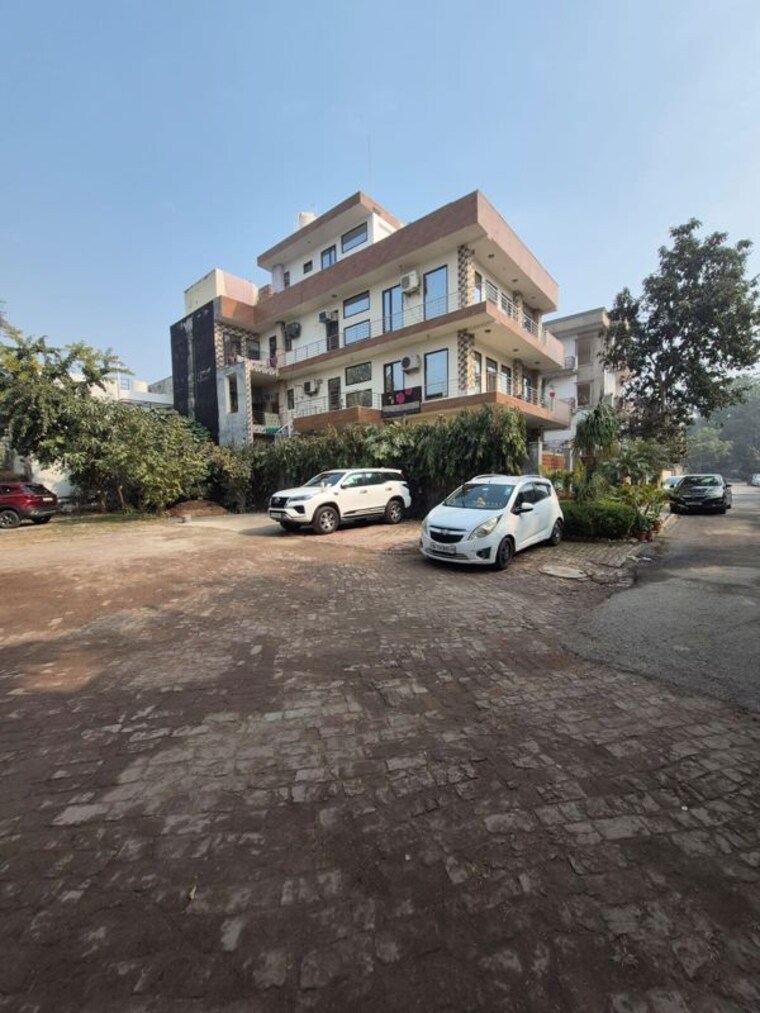 Exterior View, sector 48 3.5 Bedroom 350 Sq.Mt. Independent House In Sector 48 Noida 9971700