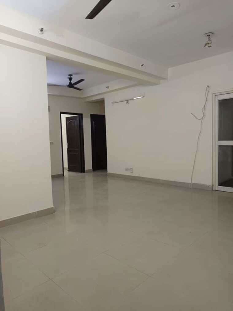 Room, sector 48 3.5 Bedroom 350 Sq.Mt. Independent House In Sector 48 Noida 9971700