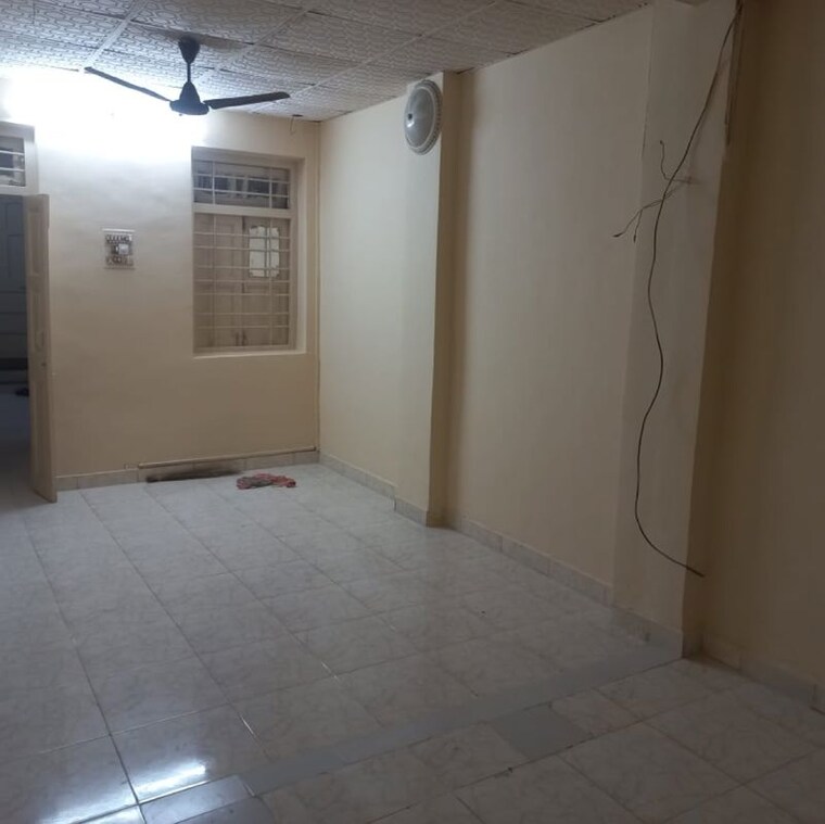 Room, kabra-unnat-nagar-51-55 Commercial Warehouse 700 Sq.Ft. In Unnat Nagar Mumbai 9971691