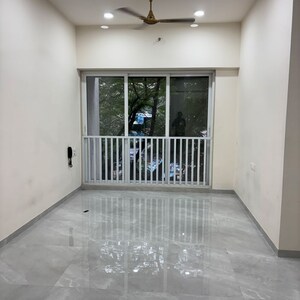 Room in 3 BHK Apartment at Mulund West – for Rent