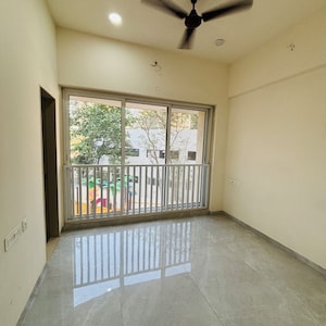 Room in 3 BHK Apartment at Mulund West – for Rent