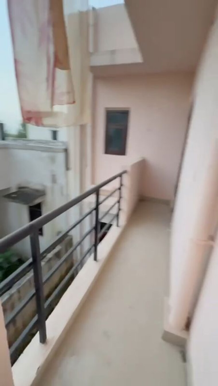 Balcony, wave-floors 2.5 Bedroom 194 Sq.Yd. Builder Floor In Mahurali Ghaziabad 9971726