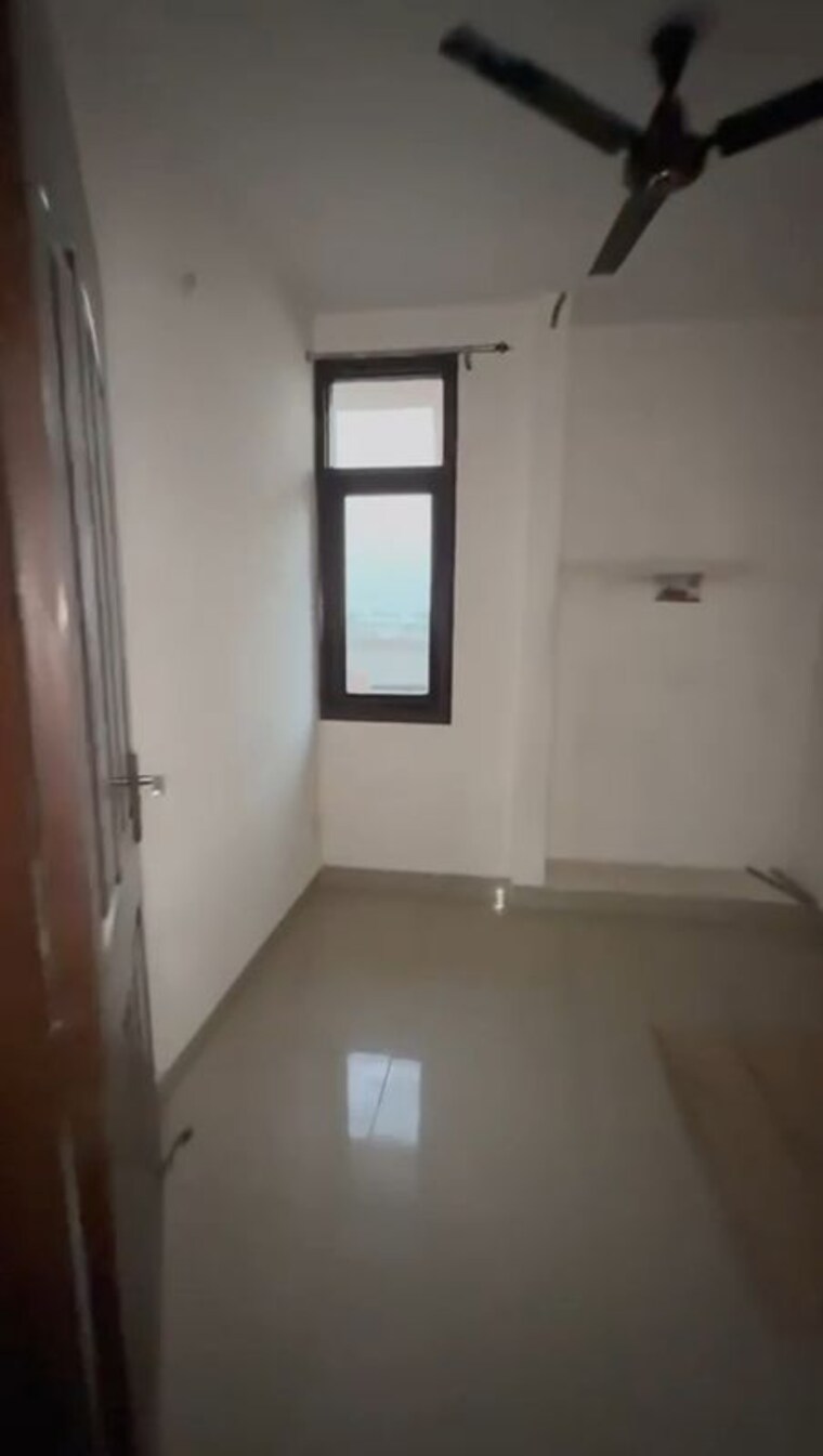 Bathroom, wave-floors 2.5 Bedroom 194 Sq.Yd. Builder Floor In Mahurali Ghaziabad 9971726