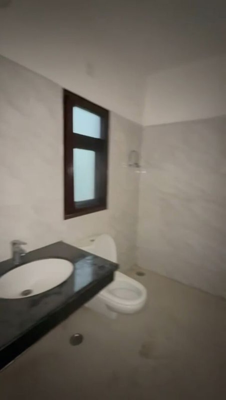 Bathroom, wave-floors 2.5 Bedroom 194 Sq.Yd. Builder Floor In Mahurali Ghaziabad 9971726