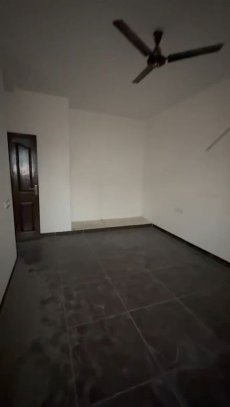 Room, wave-floors 2.5 Bedroom 194 Sq.Yd. Builder Floor In Mahurali Ghaziabad 9971726