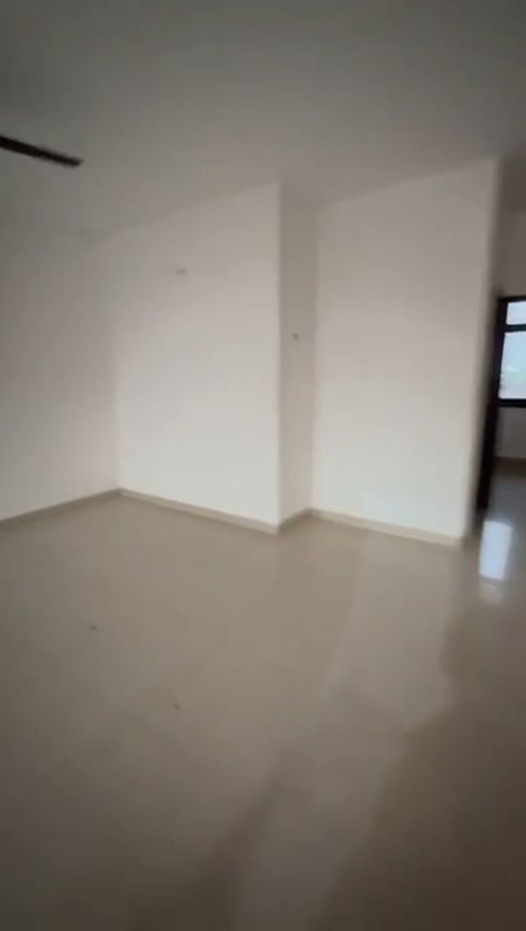 Room, wave-floors 2.5 Bedroom 194 Sq.Yd. Builder Floor In Mahurali Ghaziabad 9971726
