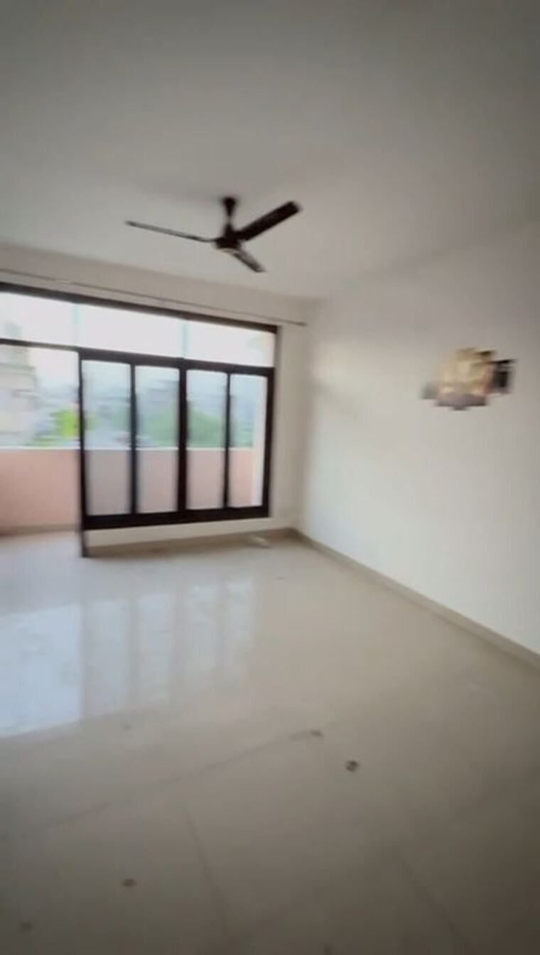 Room, wave-floors 2.5 Bedroom 194 Sq.Yd. Builder Floor In Mahurali Ghaziabad 9971726