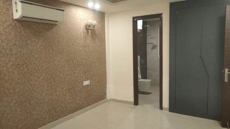 Room, ansal-api-versalia 4 Bedroom 300 Sq.Ft. Builder Floor In Sector 67a Gurgaon 9971733