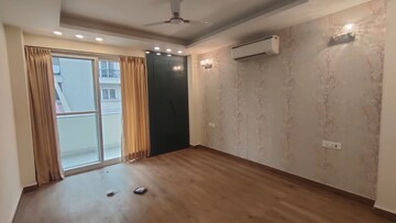 Room in 4 BHK Builder Floor at Ansal API Versalia, Sector 67a – for Rent