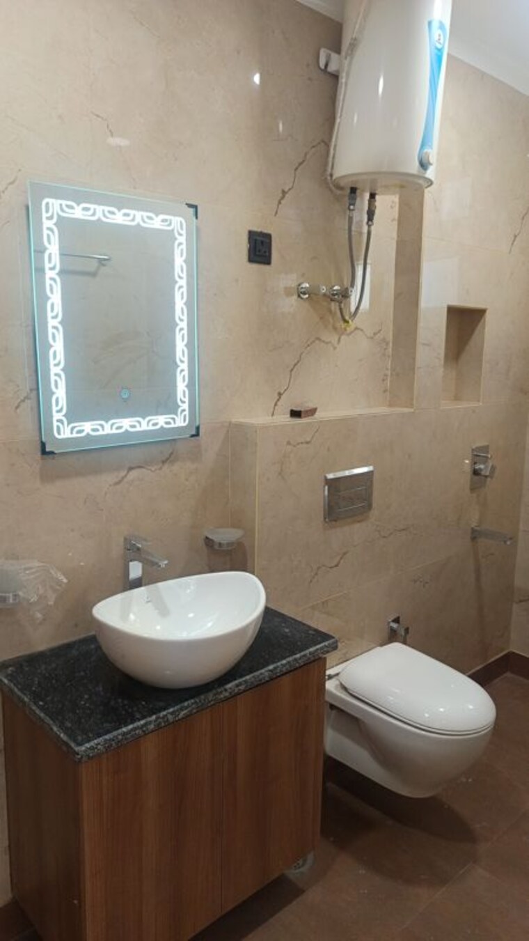 Bathroom, west patel nagar 2 Bedroom 1000 Sq.Ft. Builder Floor In West Patel Nagar Delhi 9971734