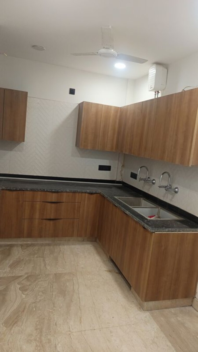 Kitchen, west patel nagar 2 Bedroom 1000 Sq.Ft. Builder Floor In West Patel Nagar Delhi 9971734