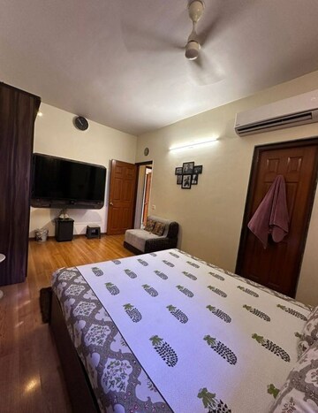 Bedroom in 2 BHK Apartment at Bandra West – for Rent