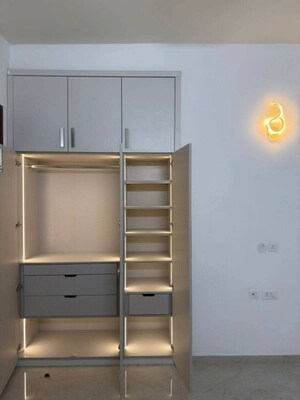 Furnished Amenities in 3 BHK Apartment at Smart World Orchard, Sector 61 – for Rent