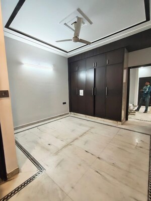 Room in 3 BHK Builder Floor at Saurabh Niwas, Sector 40 – for Rent