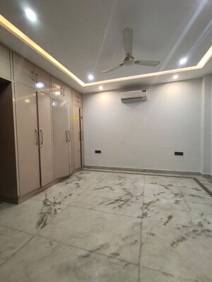 Room in 3 BHK Builder Floor at Saurabh Niwas, Sector 40 – for Rent