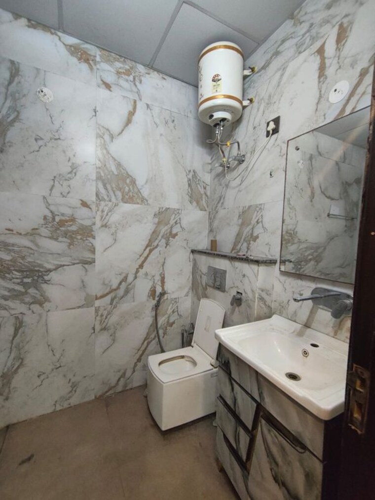 Bathroom, saurabh-niwas 3 Bedroom 304 Sq.Ft. Builder Floor In Sector 40 Gurgaon 9971794