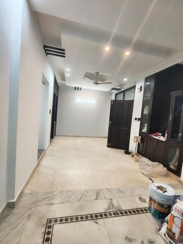 Bedroom in 3 BHK Builder Floor at Saurabh Niwas, Sector 40 – for Rent