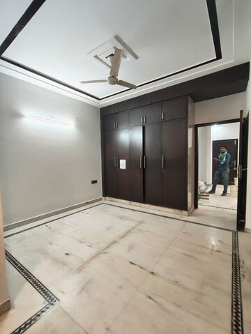 Room in 3 BHK Builder Floor at Saurabh Niwas, Sector 40 – for Rent