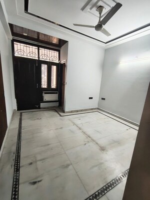 Room in 3 BHK Builder Floor at Saurabh Niwas, Sector 40 – for Rent