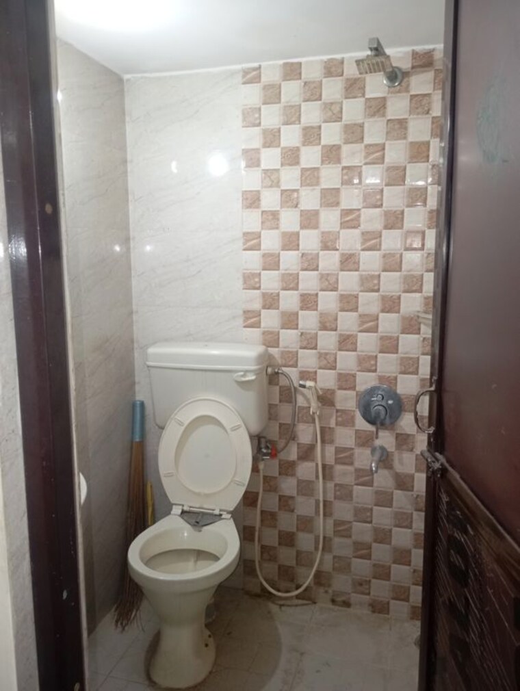 Bathroom, east of kailash 1 RK 370 Sq.Ft. Builder Floor In East Of Kailash Delhi 9971796