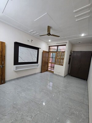 Room in 3 BHK Builder Floor at Huda CGHS, Sector 56 – for Rent